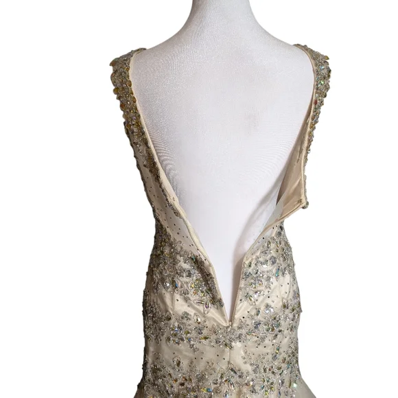 Tony Bowls Ivory V-Neck Trumpet Mermaid Beaded Gown Style number TB11606 Sz 8 - Picture 7 of 12